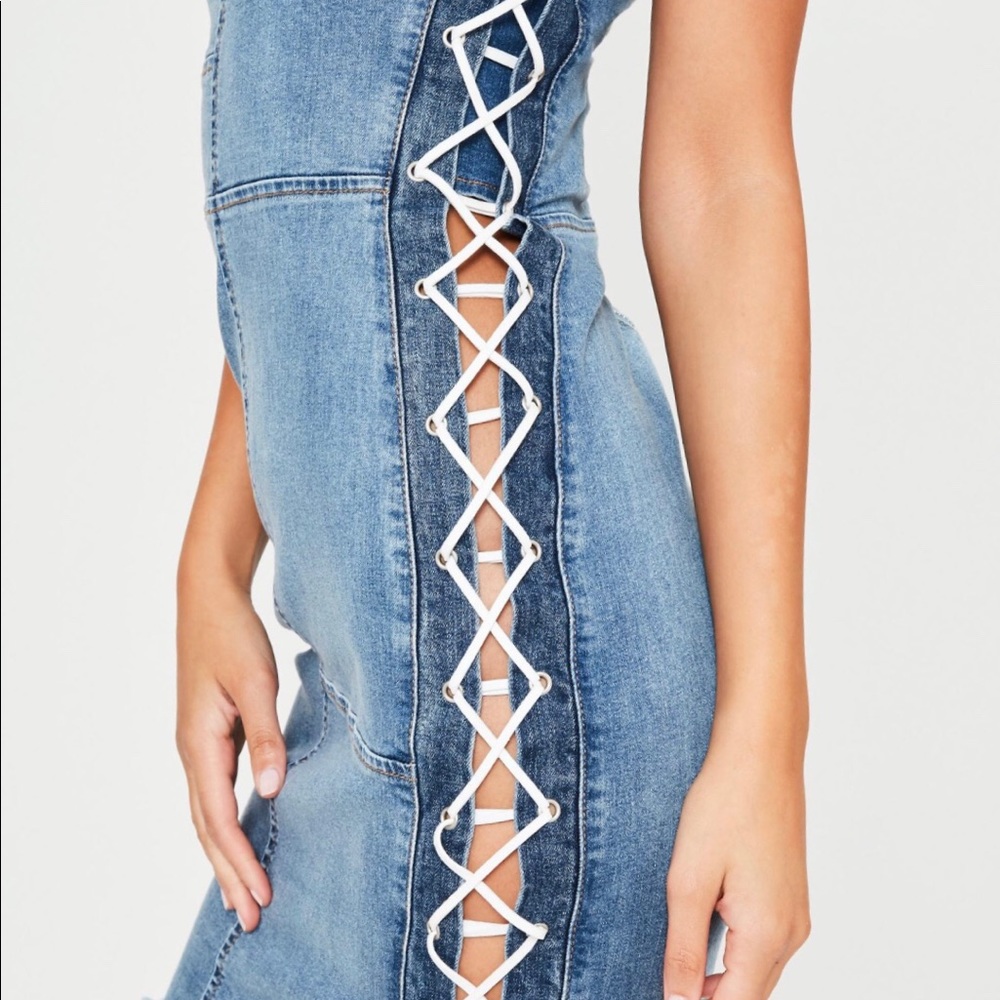 Stonewash Denim Dress with Lace Detail 🌸